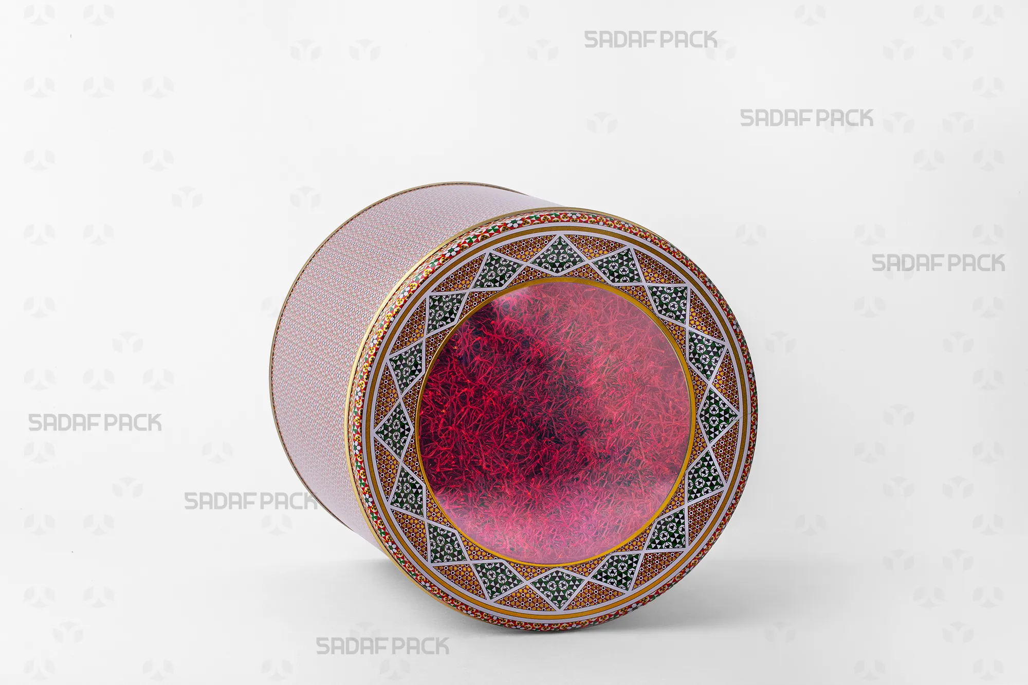 A 17 Metal 15 cm tin filled with saffron, demonstrating its large capacity for export-quality bulk goods.