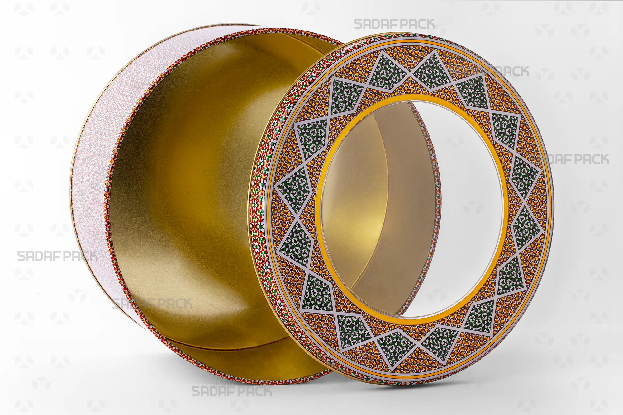 The 23 Metal 10 cm tin shown open, with the clear polycrystal window lid placed beside the spacious metal body.