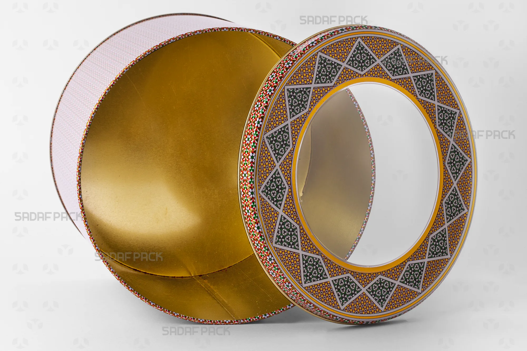 The 23 Metal 17 cm tin shown open with its lid beside the body, displaying the spacious interior for bulk goods.