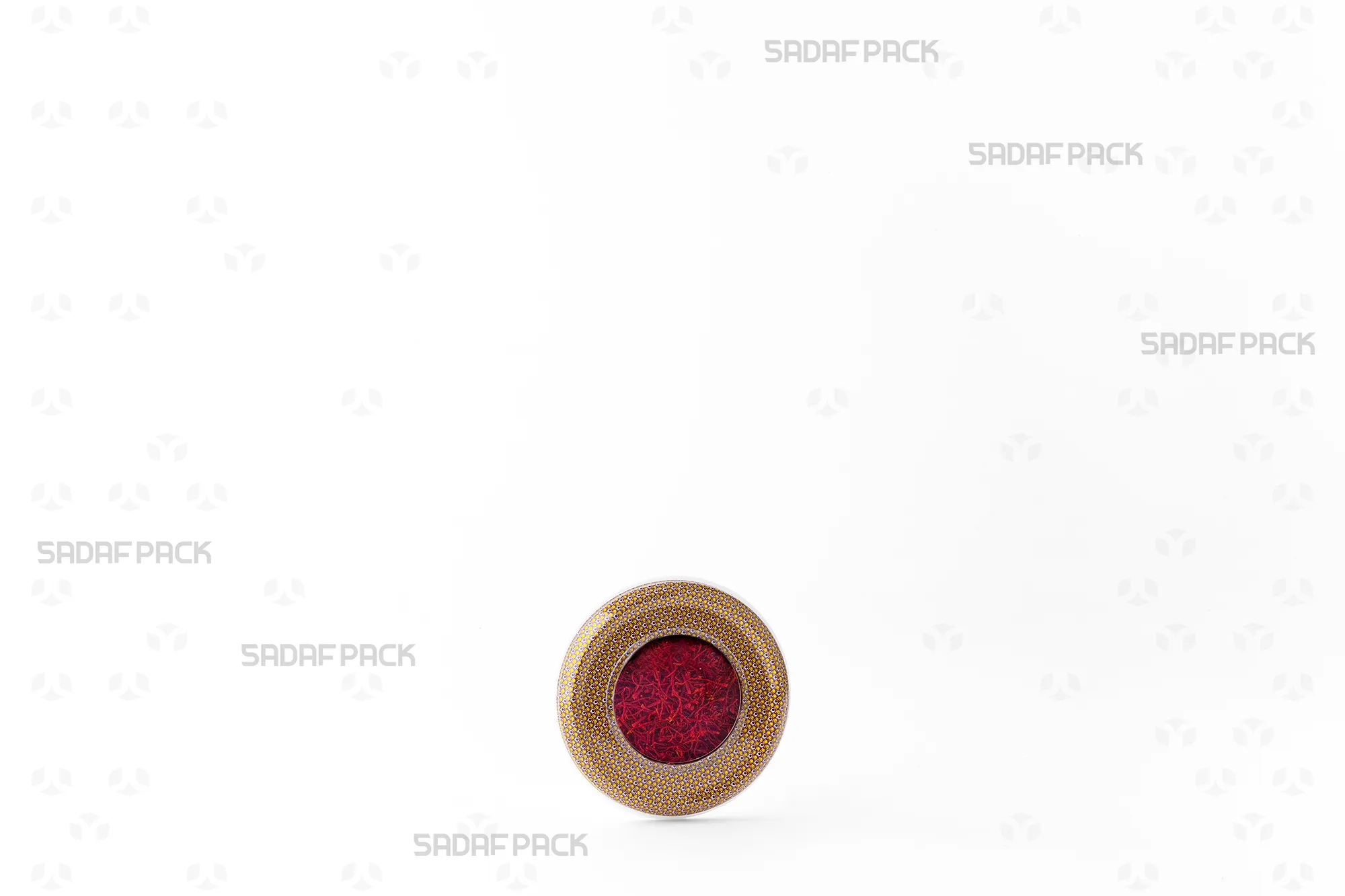 عرض بزاوية ثلاثة أرباع لعبوة 6.5 معدن إسبانيا مملوءة بالزعفران، تعرض قدراتها على العرض لمنتجات بجودة التصدير.