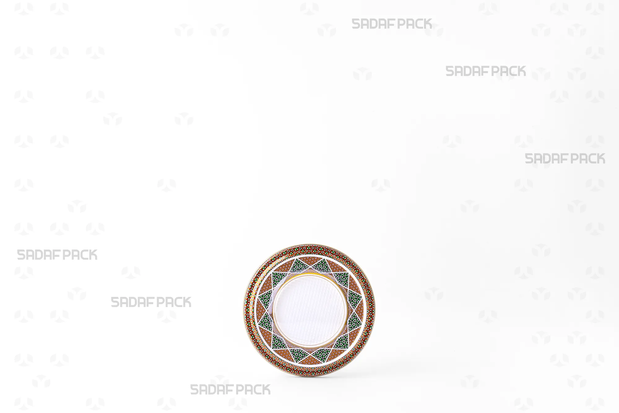 منظر أمامي لعلبة 9.5 معدن إسبانيا، يُظهر هيكلها المعدني الدائري وقاعدة طراز إسبانيا المميزة.