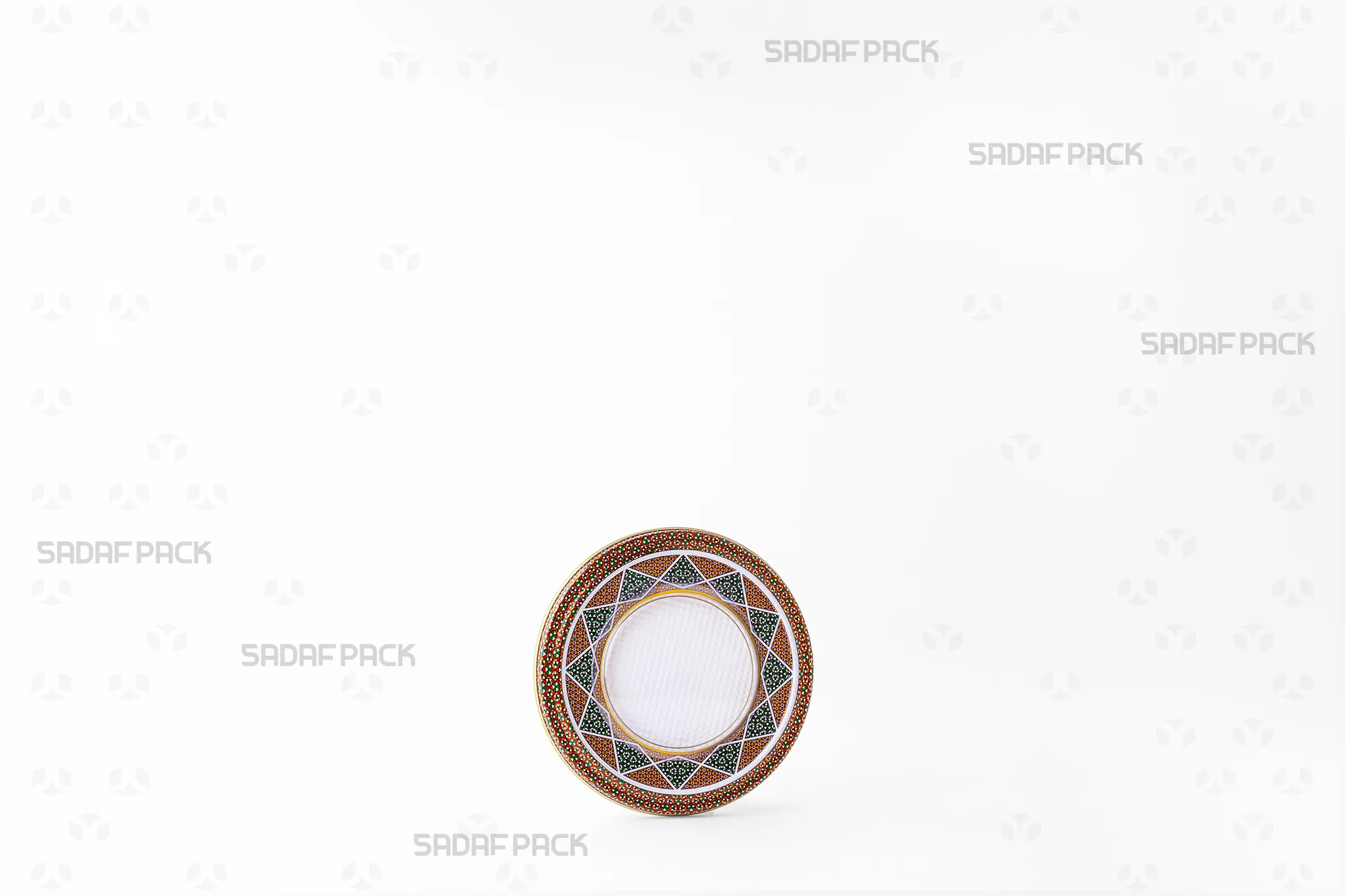 منظر ثلاثة أرباع لعلبة 9.5 معدن إسبانيا من صدف باك.