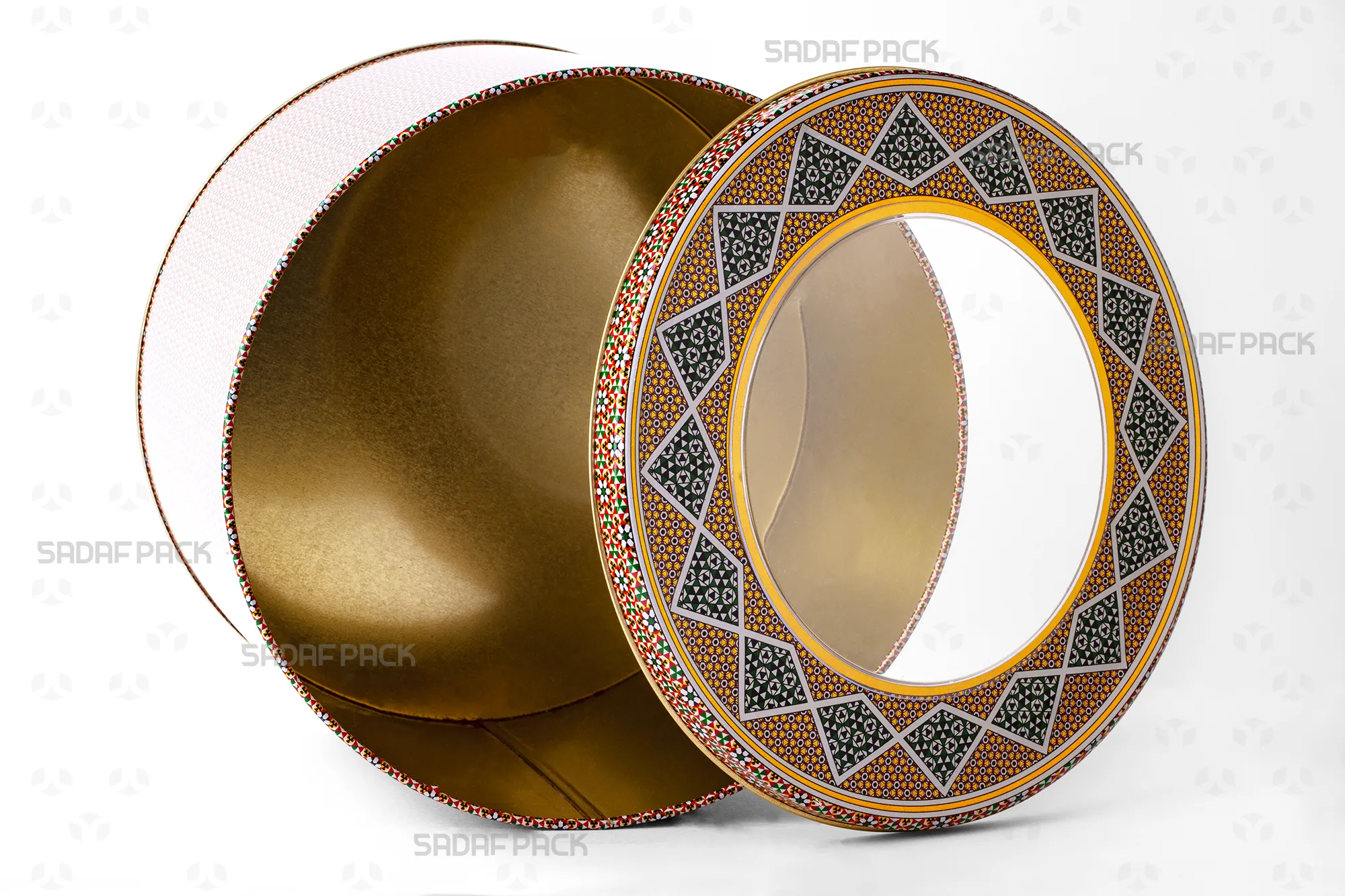 Three-quarter angle view showing the 23 cm diameter 15 cm height metal tin and its separate lid, displaying the spacious interior volume.