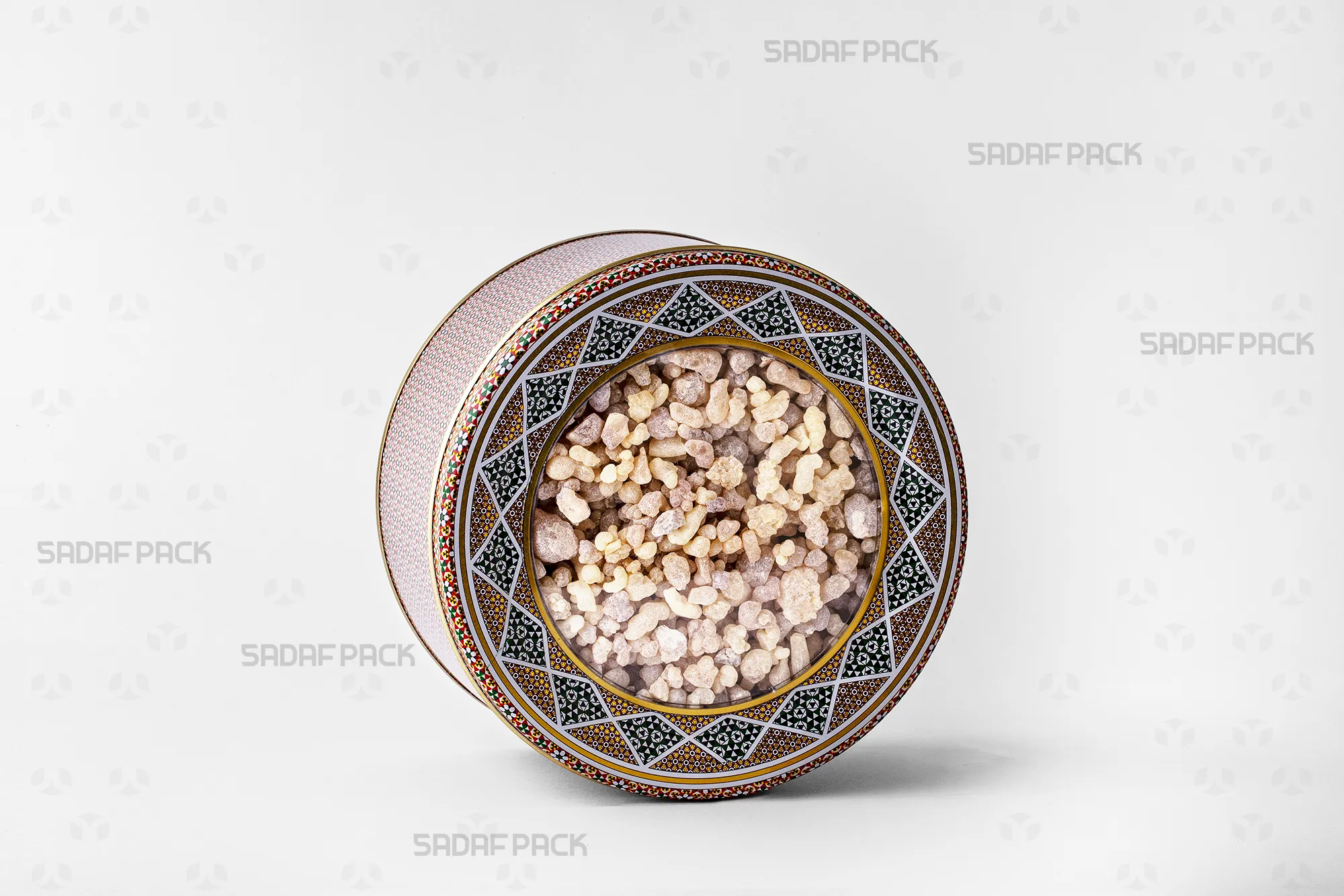 A 17 cm Sadaf Pack metal tin with an 8 cm depth, filled with Frankincense, showcasing its suitability for luxury date and nut exports.