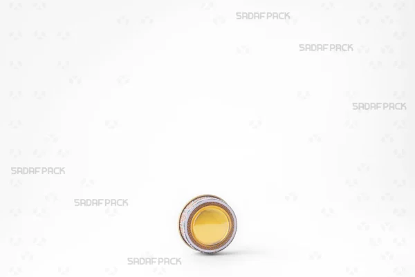 منظر بزاوية ثلاثة أرباع لعبوة الزعفران المعدنية سعة 1 جرام من صدف باك.