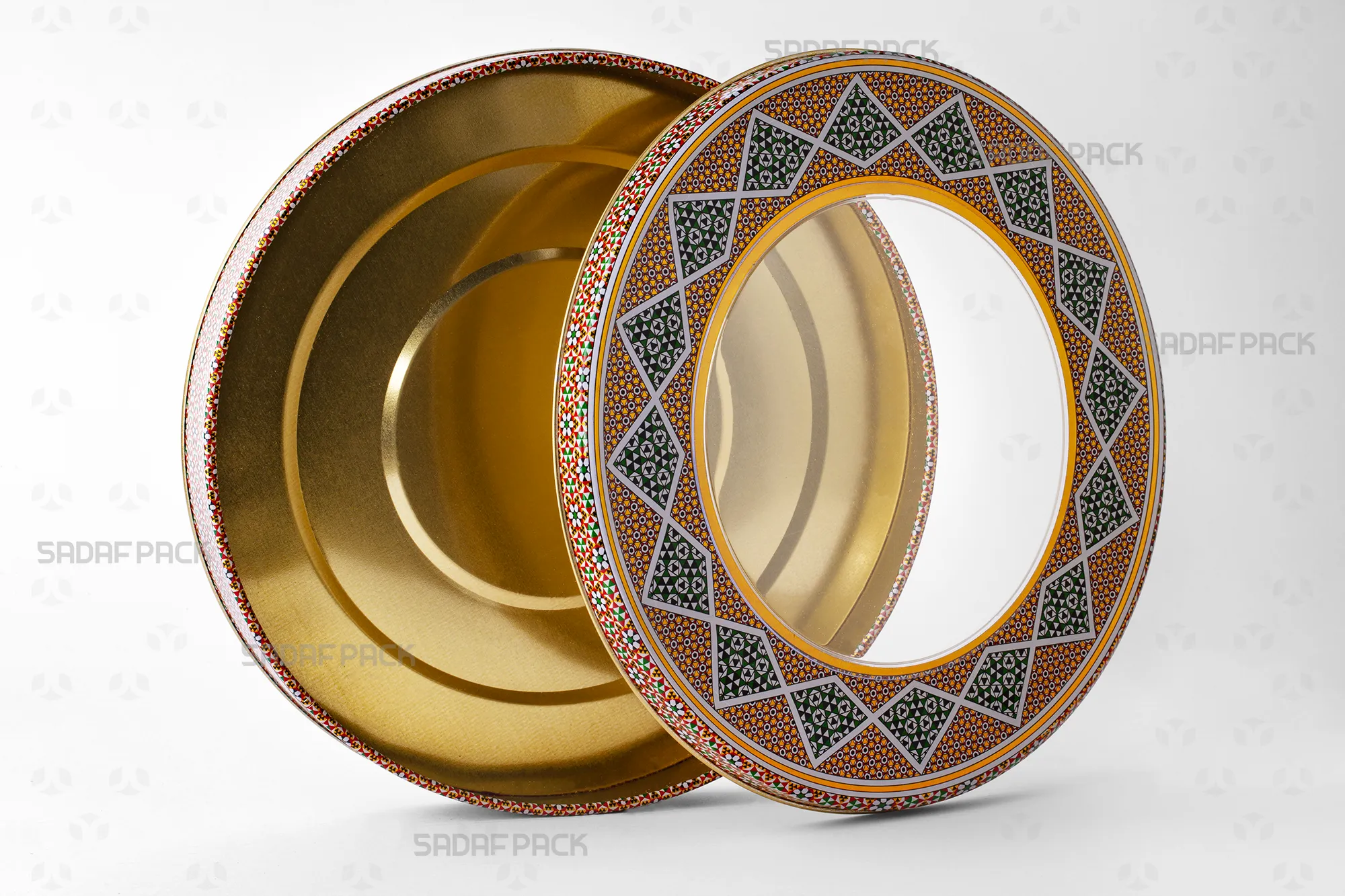 The 23 Metal 2 cm tin shown open, with its lid placed beside the wide, shallow body to display the spacious interior.