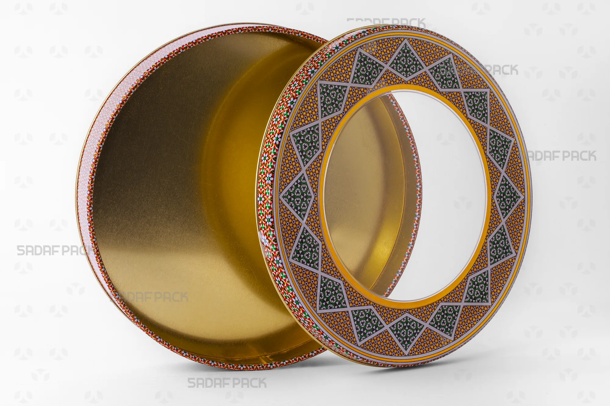 The 23 Metal 3 cm tin container with its lid placed beside the body, displaying the spacious, food-safe interior suitable for sweets or dates.