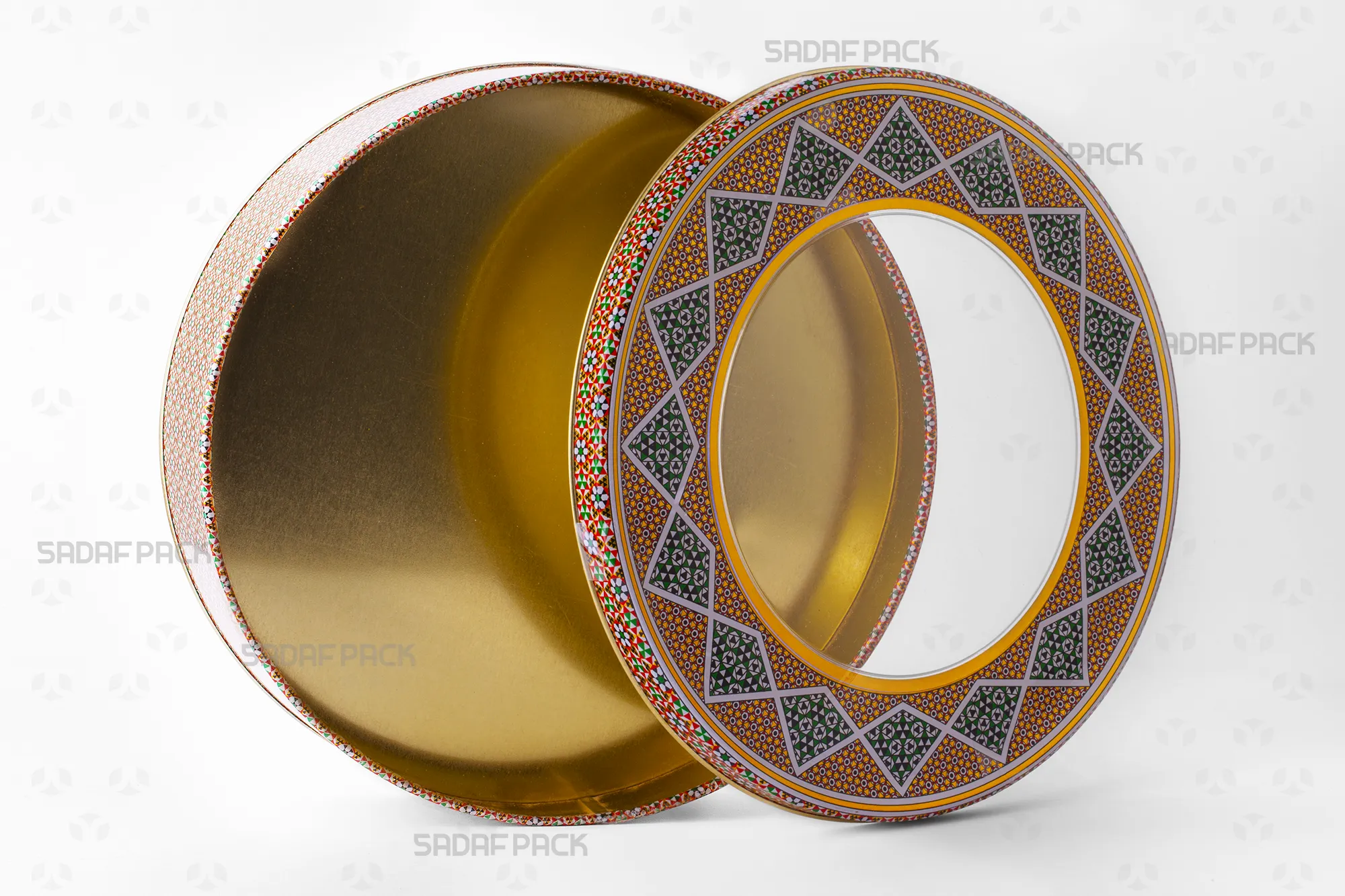 Top-down view of the 23 cm metal tin with 4 cm height, its lid placed beside it, displaying the spacious interior suitable for packaging sweets.