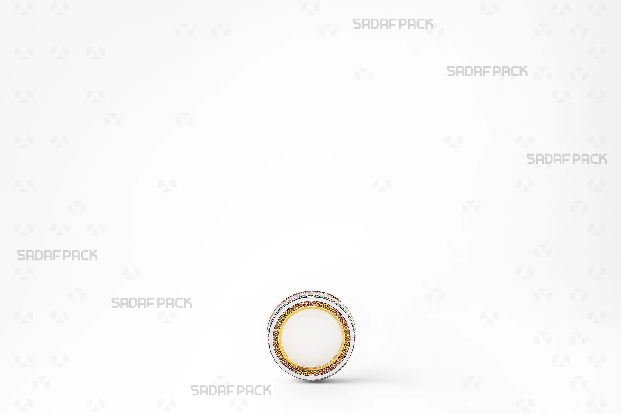 منظر أمامي لعلبة 5 معدني إسبانيا، يُظهر هيكلها المعدني الأسطواني وبنية غطائها المحكم.