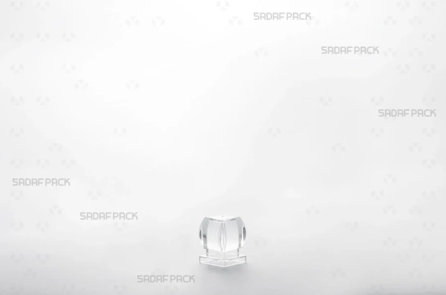 A detailed view of the Azin 1 container's lid, emphasizing its transparent design and tight-fitting closure mechanism.