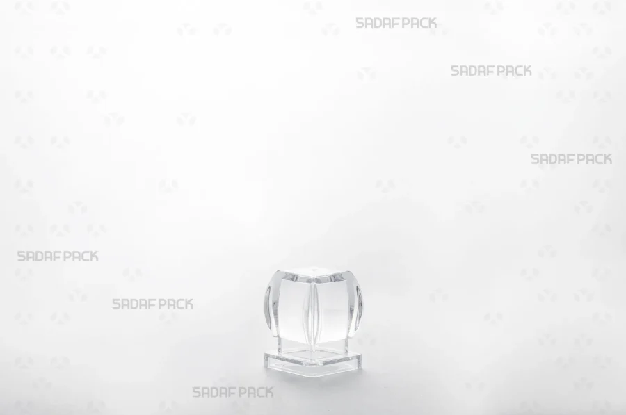 A detailed close-up of the Azin 3 Raised Bottom container's lid, focusing on its smooth finish and secure closure design.