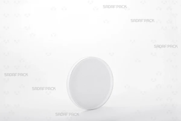 A three-quarter view of the 7.5 España circular polycrystal container from Sadaf Pack, showcasing its transparent design.