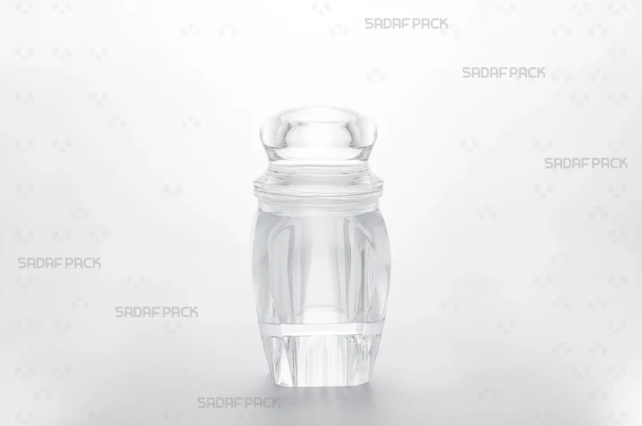 A front angle view of the Gohar 4 container, highlighting its clear poly-crystal structure and the elevated base that enhances product presentation.