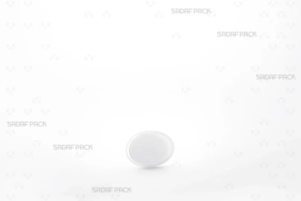 منظر بزاوية ثلاثة أرباع لعبوة بيضی 1 إسبانيا الأنيقة، وهي حل تغليف ممتاز للزعفران من إنتاج صدف باك.