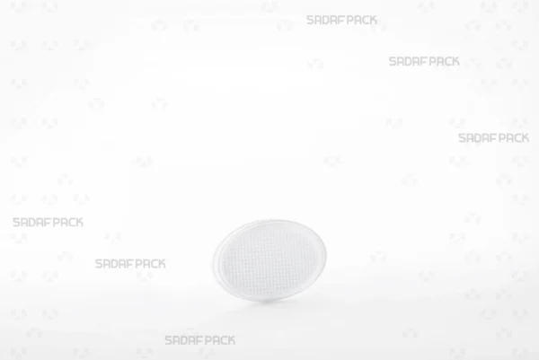 عرض تفصيلي بزاوية ثلاثة أرباع لعبوة بيضاوي ٢ إسبانيا من صدف باك، وهي حل تغليف أنيق مصمم خصيصًا للزعفران الفاخر.