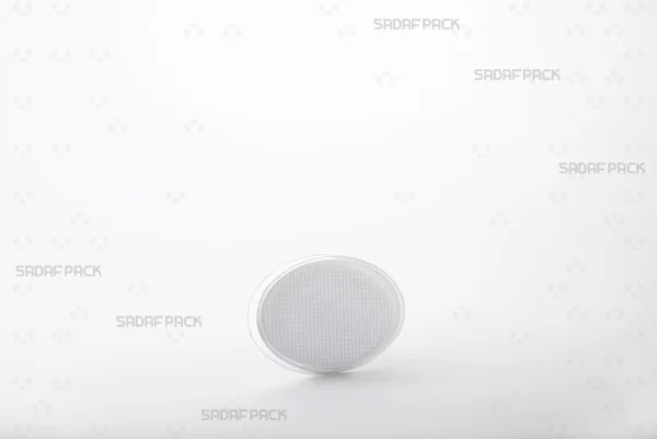 منظر بزاوية ثلاثة أرباع لعبوة بيضاوية 3 إسبانيا الأنيقة، وهي حل تغليف ممتاز للزعفران من إنتاج صدف باك.