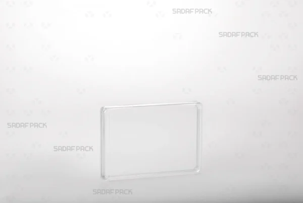 منظر ثلاثي الأبعاد لعبوة مستطيل 10.5 كريستال من صدف باك، يبرز تصميمها الشفاف والأنيق لتغليف الزعفران الفاخر.