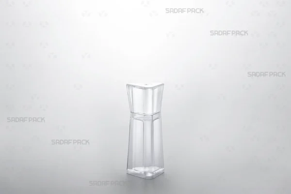 منظر بزاوية ثلاثة أرباع لعبوة كريستال ألماس 1 الفاخرة من صدف باك، مصممة لتغليف الزعفران الفاخر.