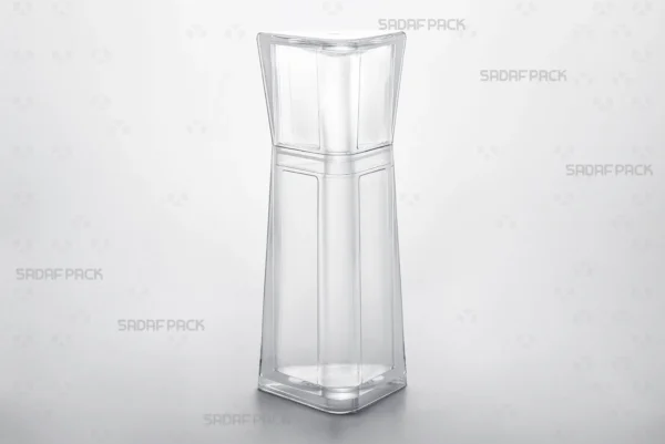 منظر بزاوية ثلاثة أرباع لعبوة الماس 4 الفاخرة من البولي كريستال من صدف باك، يعرض تصميمها الأنيق المثالي لتغليف الزعفران الفاخر.