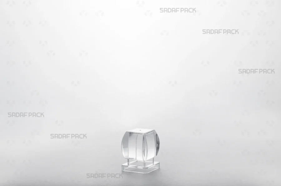 A detailed shot of the Azin 2 container's lid, showing its precise design and smooth surface for a premium feel.
