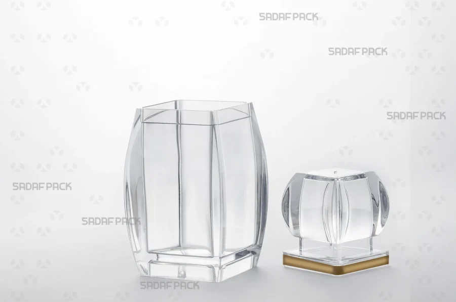 An open-lid view of the Azin 5 container and its body side-by-side, showcasing the secure closure and the depth of the interior space.
