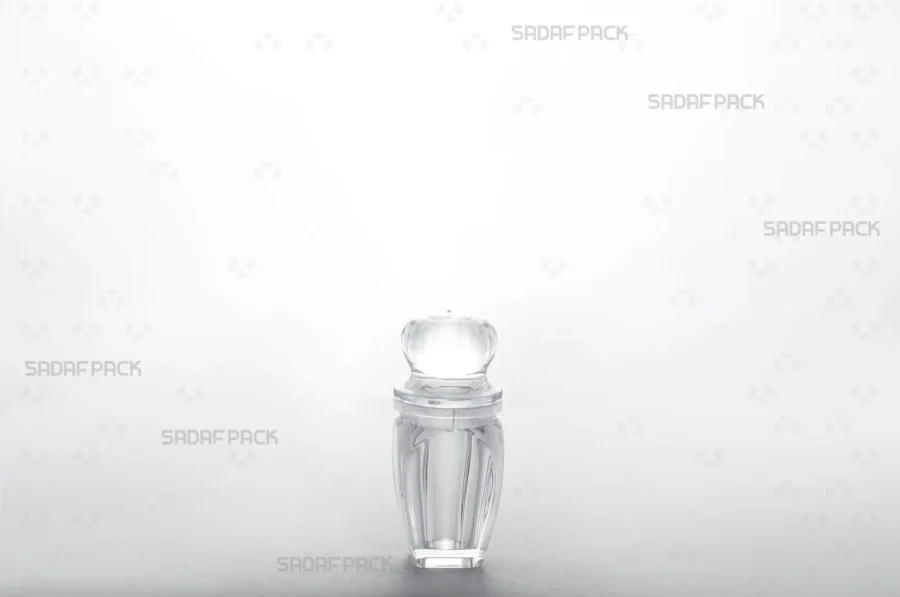 A front-facing view of the Gohar 1 container, highlighting its clear poly-crystal body and secure press-fit lid for optimal product protection.