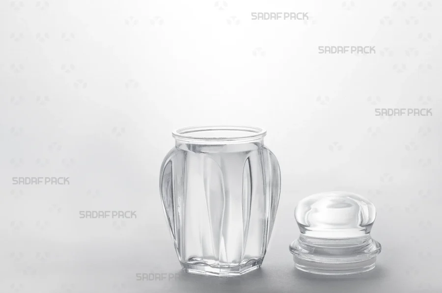 The Gohar 4 container with its lid and body separated, displaying the clean interior and the secure fit of the closure mechanism.