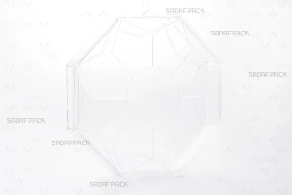 منظر ثلاثة أرباع لعبوة ثماني الأضلاع قصير الكريستالية من صدف باك.