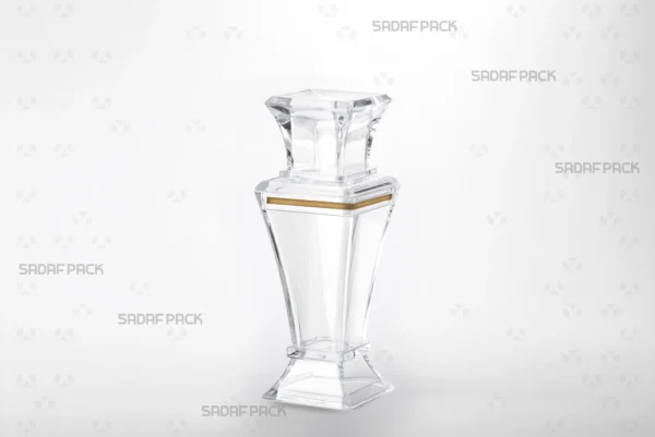 منظر بزاوية ثلاثة أرباع لعبوة كريستال بيريليان 4 من صدف باك، يعرض تصميمها الأنيق وشفافيتها، وهي مثالية لتغليف الزعفران الفاخر.